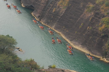 算汽车的油耗是拿油钱除以公里数还是拿公里数除以油钱？