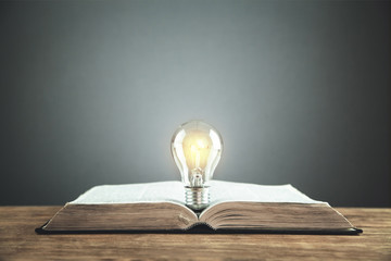 算汽车的油耗是拿油钱除以公里数还是拿公里数除以油钱？