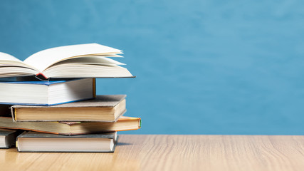 算汽车的油耗是拿油钱除以公里数还是拿公里数除以油钱？