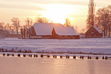 解放J6L一26o汽车是多少马力